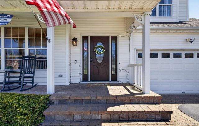 33 Oceanview Boulevard, Manorville, NY 11949
