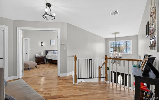 33 Oceanview Boulevard, Manorville, NY 11949