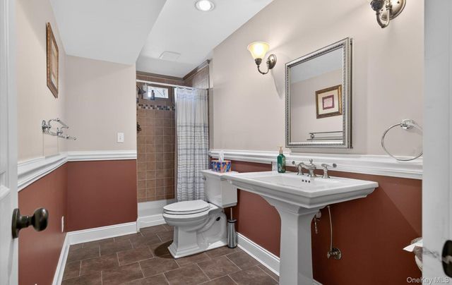 33 Oceanview Boulevard, Manorville, NY 11949