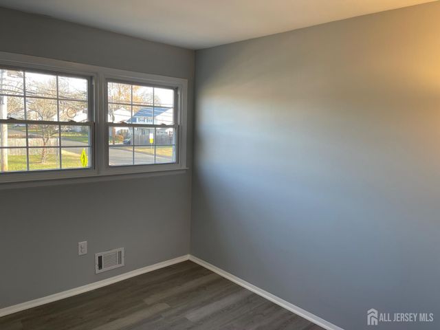 57 Greenbrook Rd Road, Middlesex, NJ 08846