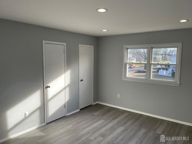 57 Greenbrook Rd Road, Middlesex, NJ 08846