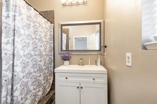 531 Dogwood Street, Houston, TX 77022