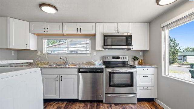 1215 Potter Ave, Richland, WA 99354