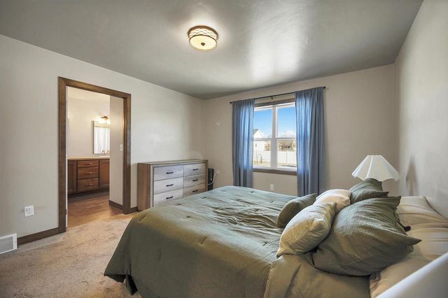 2125 FOX POINT CIRCLE, De Pere, WI 54115