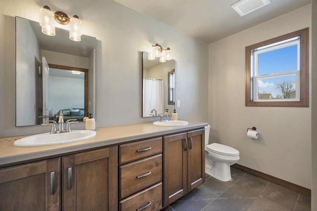 2125 FOX POINT CIRCLE, De Pere, WI 54115