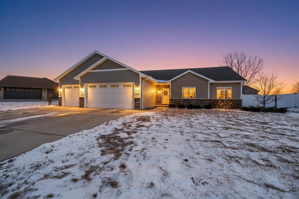 2125 FOX POINT CIRCLE, De Pere, WI 54115