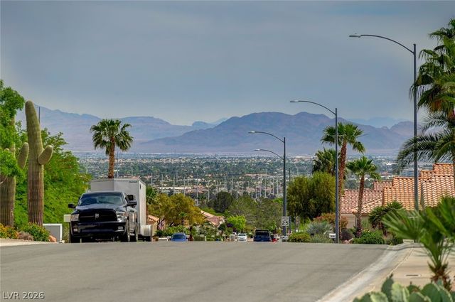 10121 Villa Ridge Drive, Las Vegas, NV 89134