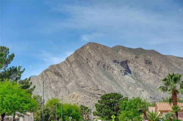 10121 Villa Ridge Drive, Las Vegas, NV 89134