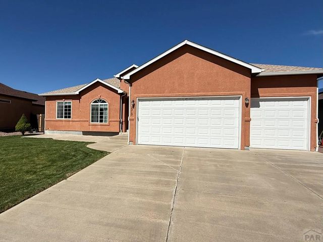 3313 Lions Pride Ln, Pueblo, CO 81005