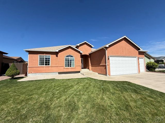 3313 Lions Pride Ln, Pueblo, CO 81005