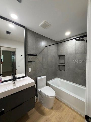 1407 PARK LAKE STREET, Orlando, FL 32803