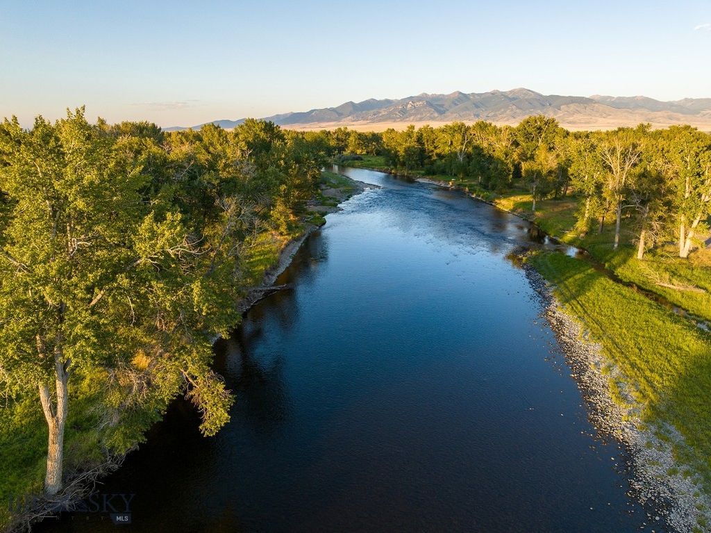 323 Melrose Road, Twin Bridges, MT 59754 — exterior