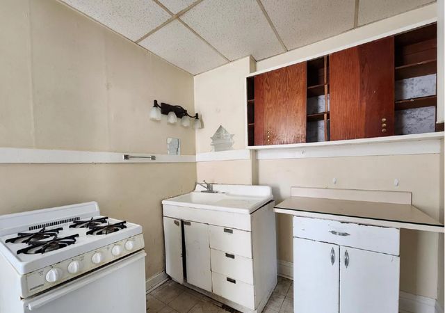 2001 W 6th Street, Davenport, IA 52802