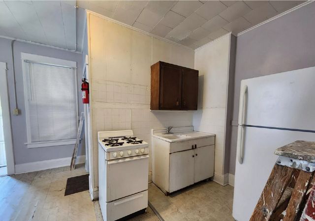 2001 W 6th Street, Davenport, IA 52802