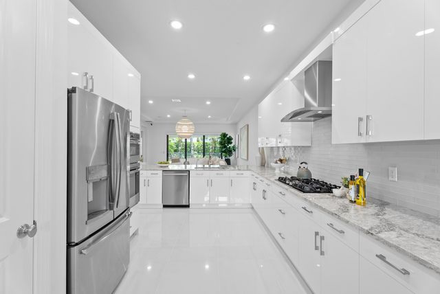 5603 Delacroix Terrace, Palm Beach Gardens, FL 33418