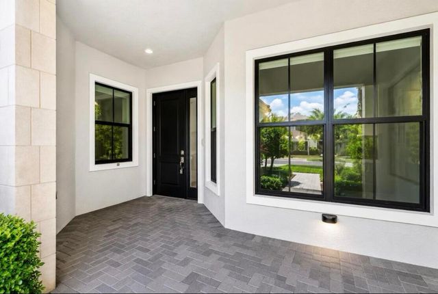 5603 Delacroix Terrace, Palm Beach Gardens, FL 33418