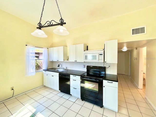 5209 10TH AVENUE S, Gulfport, FL 33707