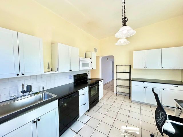 5209 10TH AVENUE S, Gulfport, FL 33707