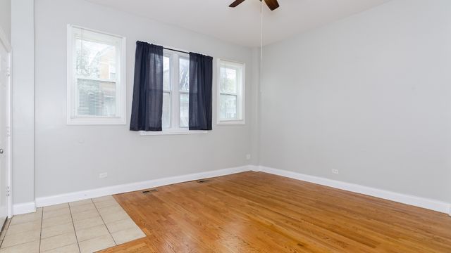 915 W 32nd Street 3F, Chicago, IL 60608