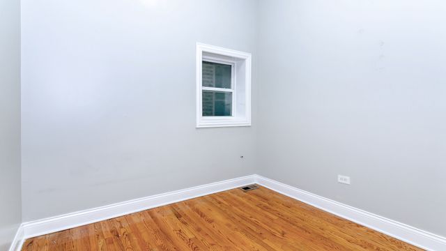 915 W 32nd Street 3F, Chicago, IL 60608