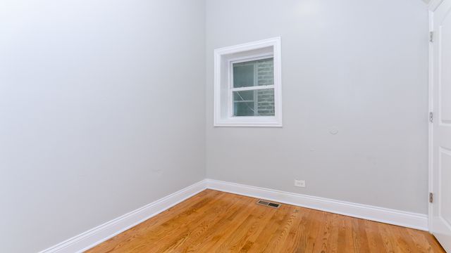 915 W 32nd Street 3F, Chicago, IL 60608