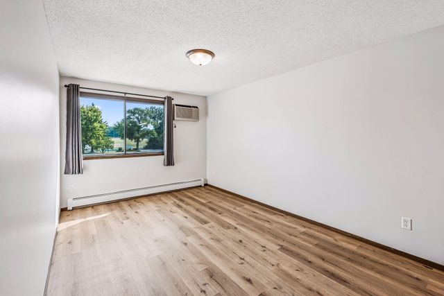 4009 Heritage Hills Drive 207, Bloomington, MN 55437