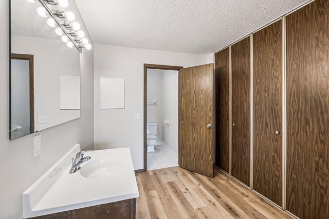 4009 Heritage Hills Drive 207, Bloomington, MN 55437
