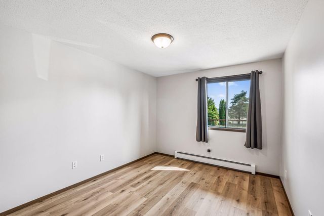 4009 Heritage Hills Drive 207, Bloomington, MN 55437