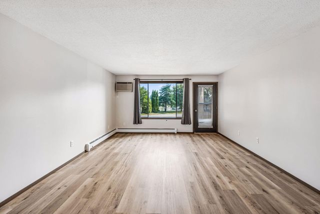 4009 Heritage Hills Drive 207, Bloomington, MN 55437