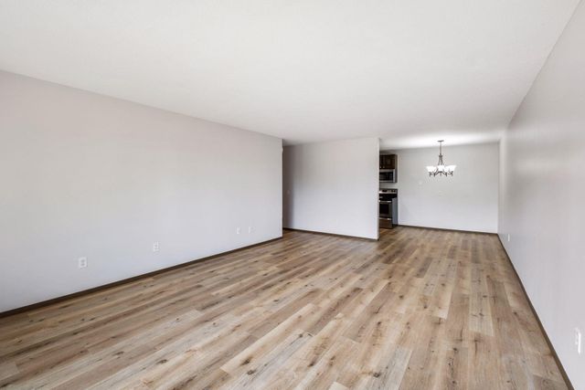 4009 Heritage Hills Drive 207, Bloomington, MN 55437