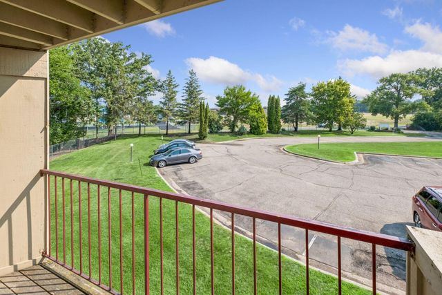 4009 Heritage Hills Drive 207, Bloomington, MN 55437
