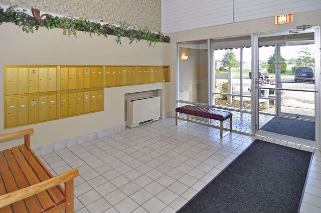 4009 Heritage Hills Drive 207, Bloomington, MN 55437