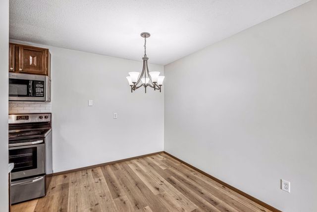 4009 Heritage Hills Drive 207, Bloomington, MN 55437