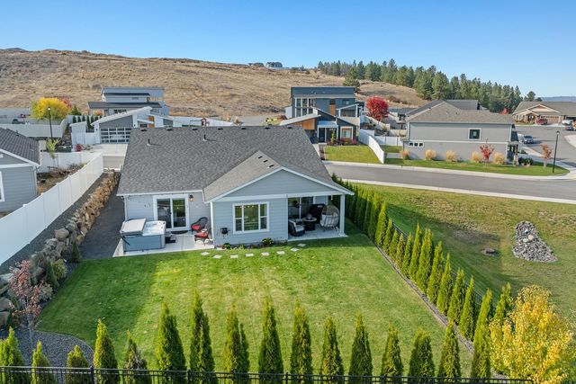 18105 E Selkirk Estates Rd, Greenacres, WA 99016