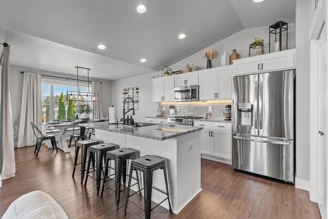 18105 E Selkirk Estates Rd, Greenacres, WA 99016