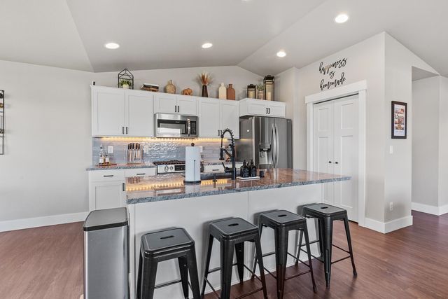 18105 E Selkirk Estates Rd, Greenacres, WA 99016