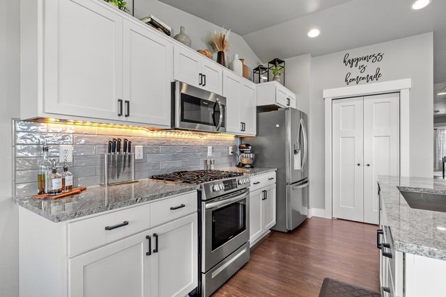 18105 E Selkirk Estates Rd, Greenacres, WA 99016