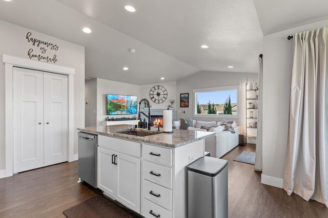 18105 E Selkirk Estates Rd, Greenacres, WA 99016