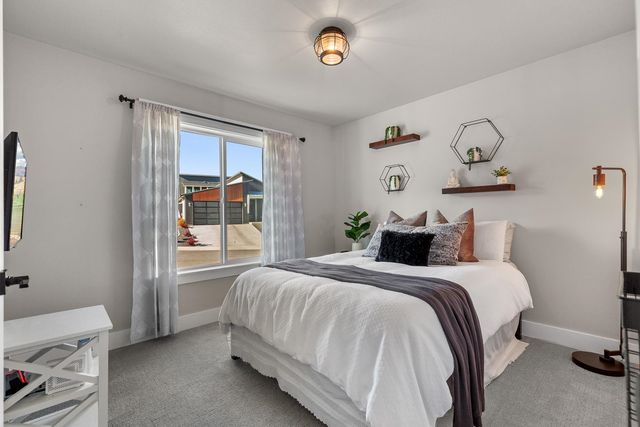 18105 E Selkirk Estates Rd, Greenacres, WA 99016