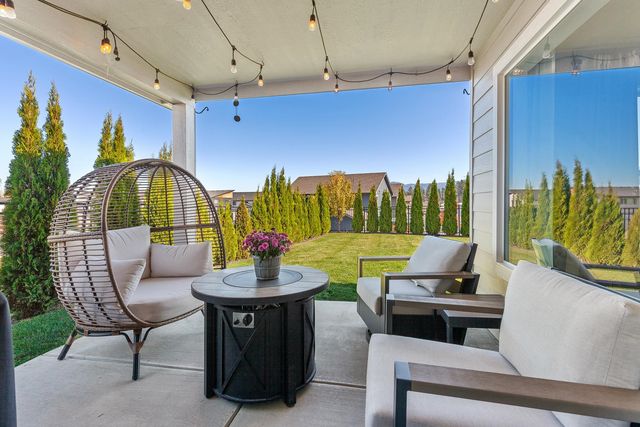 18105 E Selkirk Estates Rd, Greenacres, WA 99016