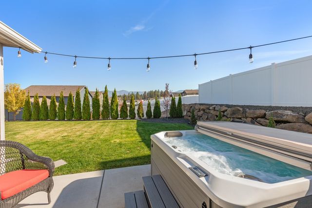 18105 E Selkirk Estates Rd, Greenacres, WA 99016