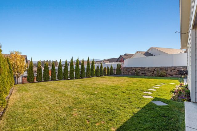 18105 E Selkirk Estates Rd, Greenacres, WA 99016