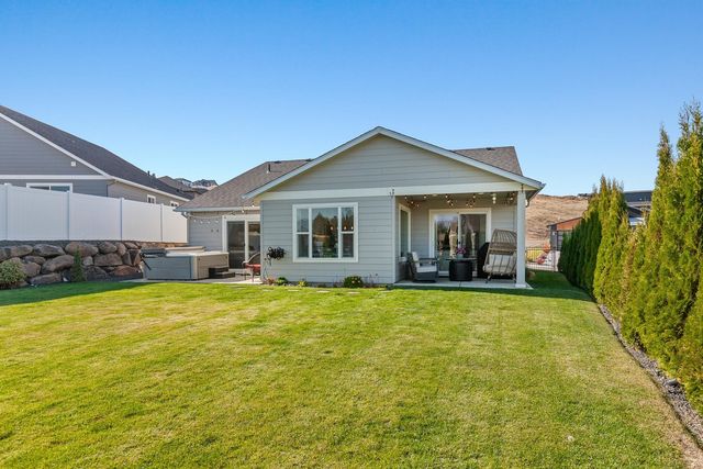 18105 E Selkirk Estates Rd, Greenacres, WA 99016