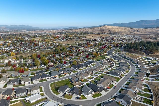 18105 E Selkirk Estates Rd, Greenacres, WA 99016