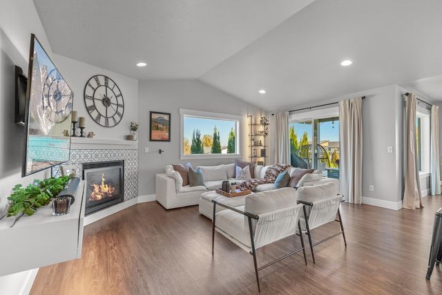 18105 E Selkirk Estates Rd, Greenacres, WA 99016