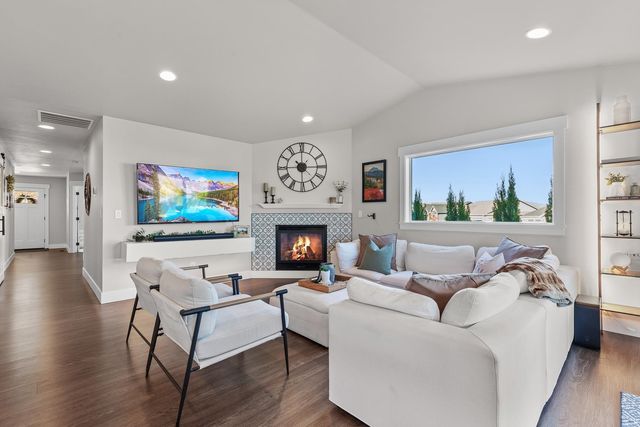 18105 E Selkirk Estates Rd, Greenacres, WA 99016