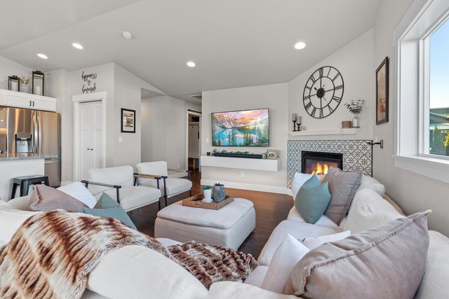 18105 E Selkirk Estates Rd, Greenacres, WA 99016