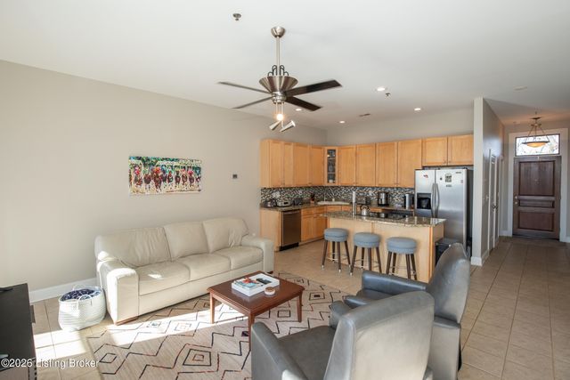 2011 Frankfort Ave 403, Louisville, KY 40206