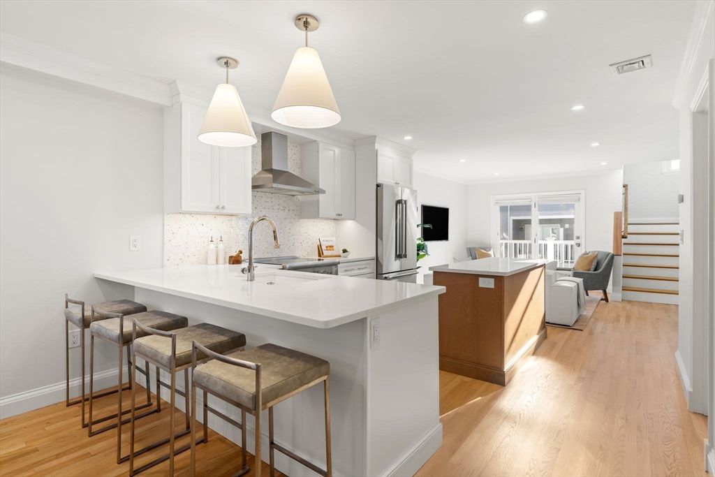 713-725 E 7th St 715, Boston, MA 02127