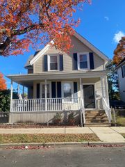 31 Oakwood Ave, Lynn, MA 01904